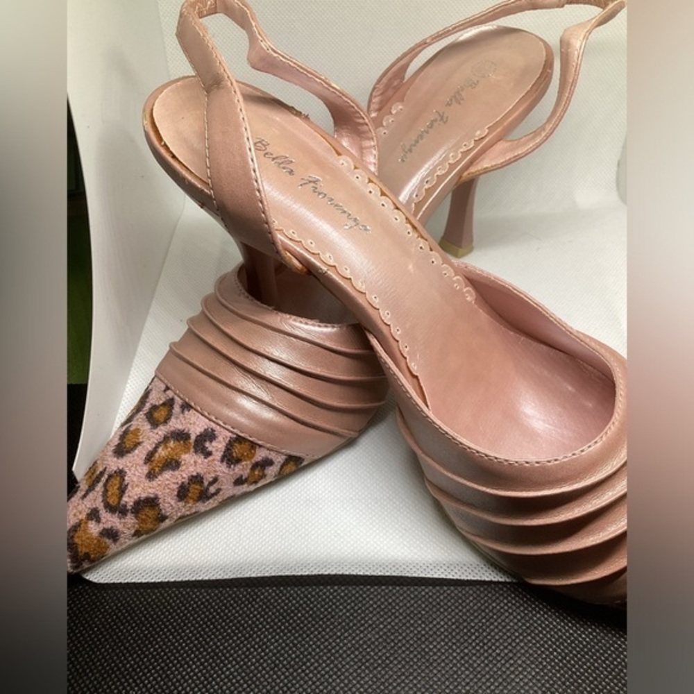 BEAUTIFUL SLING BACK DUST PINK ANIMAL PRINT.